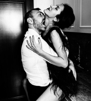 Сергей Шнуров показал красотку-жену