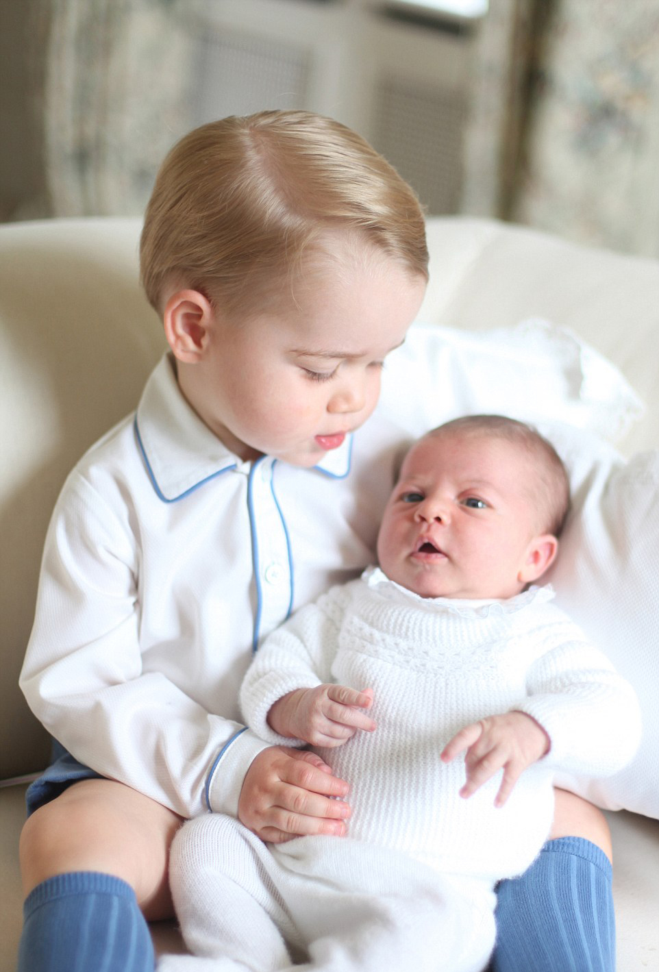 Первые официальные фото дочери принца Уильяма и герцогини Кэтрин