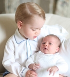 Первые официальные фото дочери принца Уильяма и герцогини Кэтрин