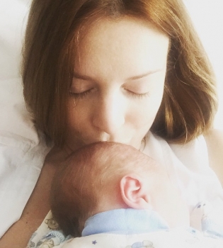 Наталья Подольская опубликовала первое фото новорожденного сына