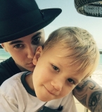 Безграничная любовь: Джастин Бибер проводит все свое время с младшим братом