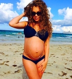 Яна Соломко на 9 месяце беременности