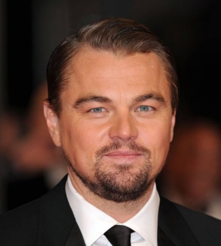 Первый поцелуй: в сети появилось совместное фото Леонардо ДиКаприо с новой девушкой