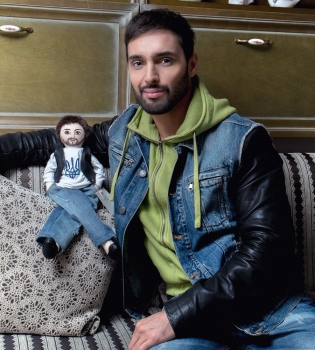 Виталий Козловский помогает детям