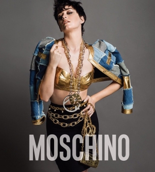 Кэти Перри разделась в рекламе Moschino