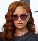 Уроки элегантности: Рианна покорила публику изысканным нарядом