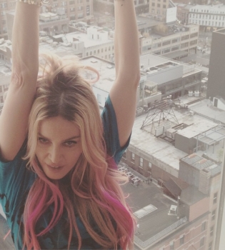 Бейносе, Майли Сайрус, Ники Минаж снялись в новом клипе Мадонны