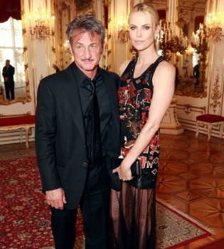 Свадьбы не будет: Шарлиз Терон и Шон Пенн расстались &ndash; СМИ