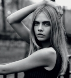 Короче не бывает: Кара Делевинь обескуражила вызывающим мини