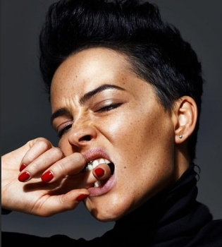 Даша Астафьева показала, с кем живет