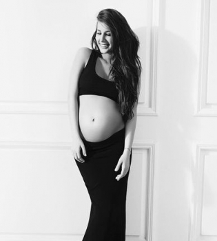 Кэти Топурия беременная