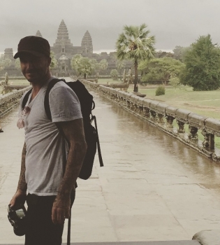 Дэвид Бекхэм отправился в путешествие по Камбодже