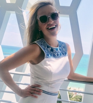 Спортивная семья: Риз Уизерспун на пробежке с мужем