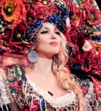 Оля Полякова вышла в свет в вышиванке 150-летней давности