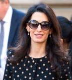 Красотка Амаль Клуни демонстрирует идеальный стиль в суде