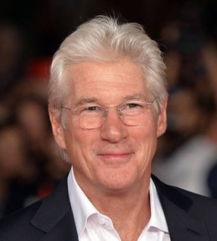 65-летний Ричард Гир закрутил роман с молодой испанкой