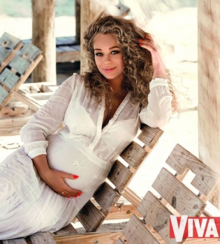 Яна Соломко родила