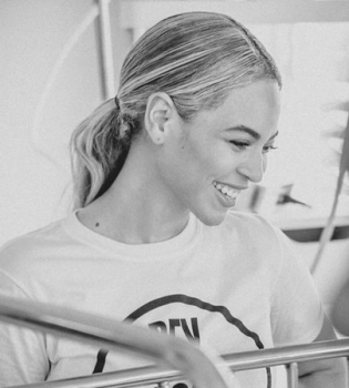 Бейонсе растрогала поклонников личными фотоснимками из детства