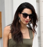 Амаль Клуни демонстрирует элегантный стиль на улицах Лондона