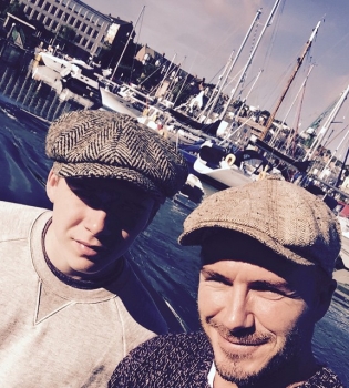 Семейные радости: Дэвид и Бруклин Бекхэм на рыбалке