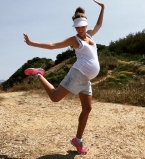 Инна Цимбалюк: первая прогулка с новорожденной дочкой