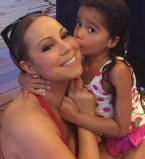 Мэрайя Кери с новым любовником и детьми отдыхает в Европе