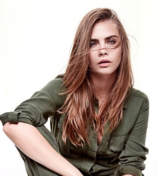 Стильная красотка Кара Делевинь украсила обложку Vogue