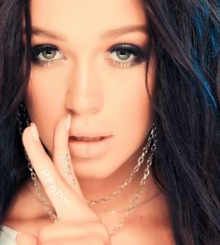 Красотка Мария Яремчук в нежном романтичном образе