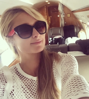 Фотофакт: Пэрис Хилтон стала брюнеткой