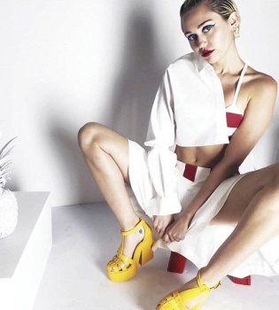 Голая правда: Майли Сайрус разделась для V Magazine