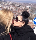 Губы в губы: поцелуй Веры Брежневой и Елки