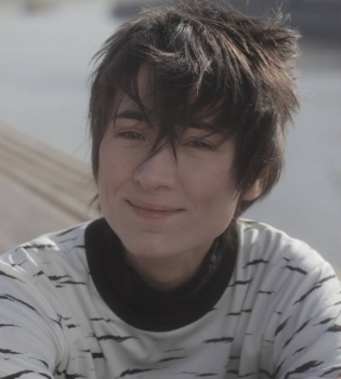 Земфира развернула украинский флаг на концерте в Грузии