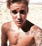 Жаркое лето: Джастин Бибер полностью оголился на отдыхе