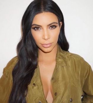 Счастливая семья: Ким Кардашьян и Канье Уэст с дочерью отдыхают на яхте