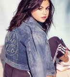 Селена Гомес показала упругое тело в рекламе спортивного бренда