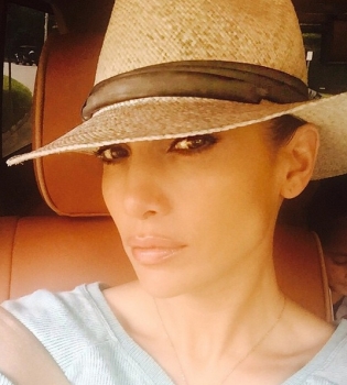 Дженнифер Лопес показала трогательное фото с дочерью