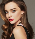 Миранда Керр демонстрирует идеальную фигуру в соблазнительном боди