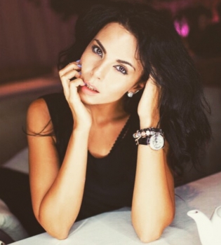 Настя Каменских удивила худобой на свадьбе Нади Дорофеевой