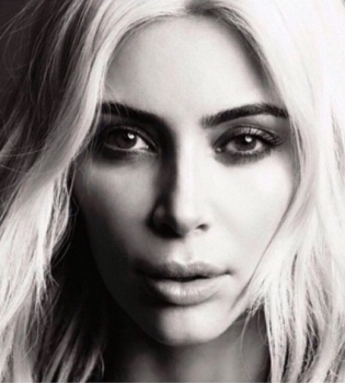 Ким Кардашьян оголила пышные ягодицы в фотосессии для System Magazine