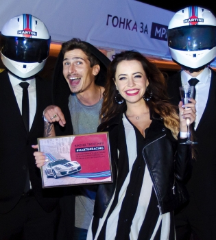 Солистка &quot;Время и Стекло&quot; Надя Дорофеева выиграла Porsche 911