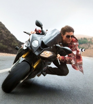 Том Круз на съемках фильма Миссия невыполнима 5