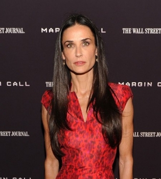 В бассейне Деми Мур найден мертвый мужчина