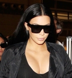 Беременная Ким Кардашьян впервые показала округлившийся живот