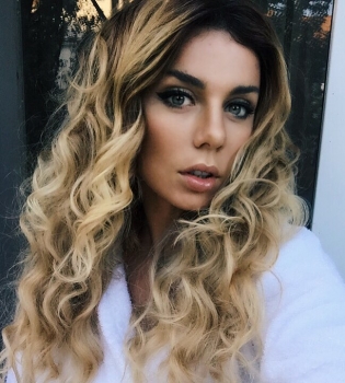 Анна Седокова потеряла бриллиантовое кольцо