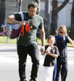 Заботливый отец: Бен Аффлек подарил детям собаку