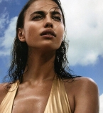 Сексуальная Ирина Шейк блистает в рекламе нижнего белья