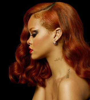 Рианна в образе Барби представила новый аромат