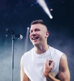 Иван Дорн в Москве спел песню Кузьмы Скрябина