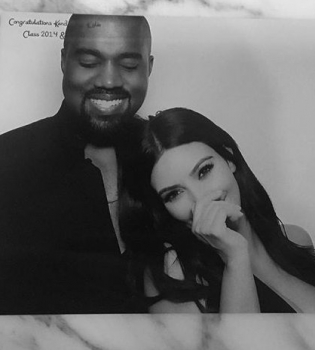 Все в сборе: Ким Кардашьян показала фото с семейной вечеринки