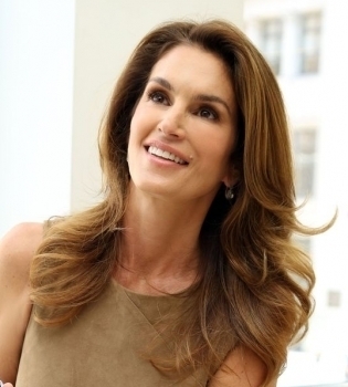 Синди Кроуфорд станет продюссером сериала о модельном бизнесе